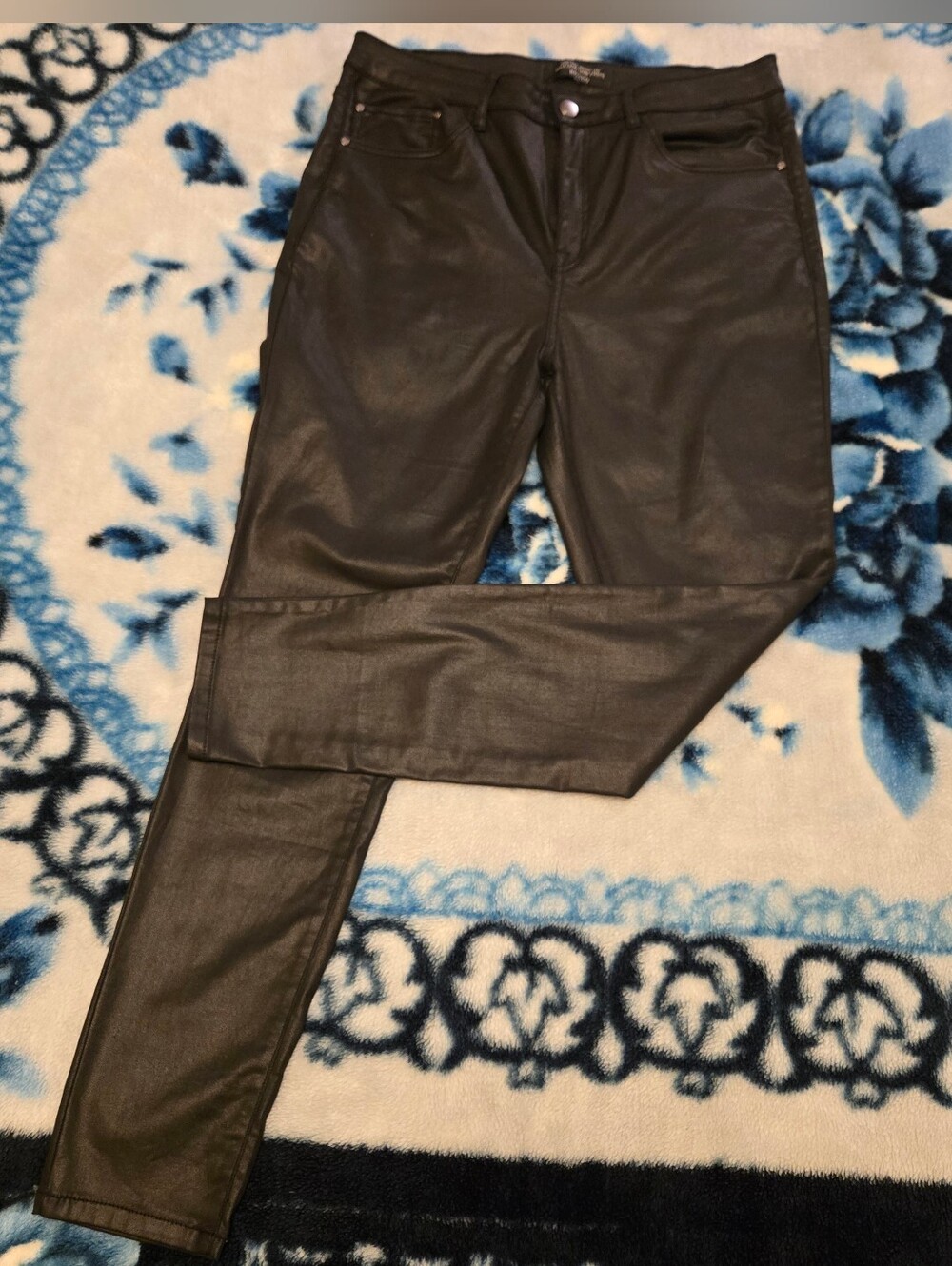 RW&CO. High Rise Coated Jeans Lke New - Size L (12)